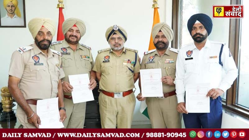 Punjab Police traffic police personnel honored for politely dealing with traffic rule violators
