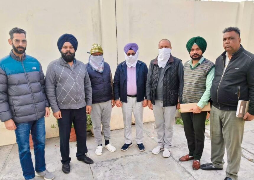 Punjab Vigilance: पंजाब फार्मेसी कौंसिल के पूर्व रजिस्ट्रार और सुपरिंटेंडैंट गिरफ़्तार, जाने मामला