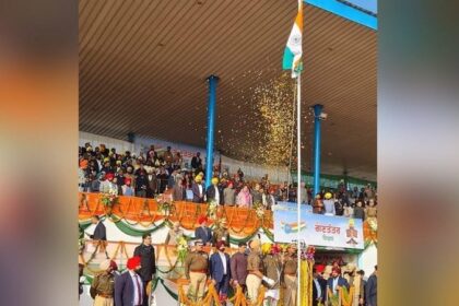 74th Republic Day: गणतंत्र दिवस के मौके पर सीएम भगवंत मान ने फहराया तिरंगा, लोगों को दी यह सौगात