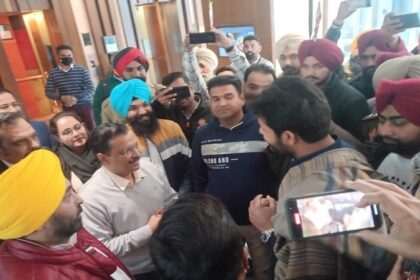 Punjab News: कैबिनेट मंत्री राजा वडिंग ने अमृतसर में दिल्ली के CM केजरीवाल को घेरा, पूछा - बादलों की बसों पर मेहरबान क्यों हो?