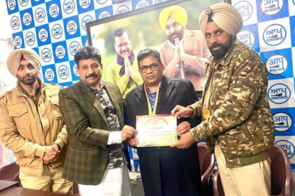 Jalandhar News: जालंधर के प्रमुख उद्योगपति राजन गुप्ता उत्कृष्ट कार्यों के लिए सम्मानित