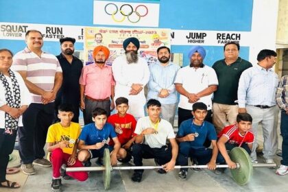 Jalandhar News: भाजपा नेता राजेश बाघा ने वेटलिफ्टिंग प्रतियोगिता के विजेताओं को मेडल से नवाजा