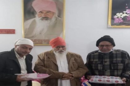 जालंधर सैंट्रल हलके के MLA व कांग्रेस प्रत्याशी राजिंदर बेरी डेरा सच्चखंड बल्ला में नतमस्तक, संत निरंजन दास महाराज जी का आशीर्वाद प्राप्त किया