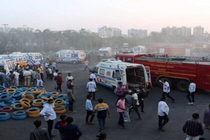 Rajkot Game Zone Fire: राजकोट अग्निकांड में दो गिरफ्तार; छह पर FIR, मोदी ने मृतक के परिजन के लिए 2 लाख रु देने के लिए कहा