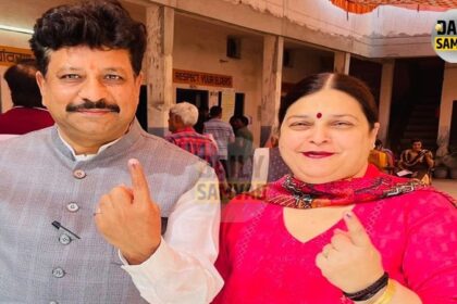 Jalandhar By Poll: विधायक रमन अरोड़ा ने धर्मपत्नी गीता अरोड़ा के साथ डाली वोट, बोले - सभी मतदाता वोट जरूर डालें
