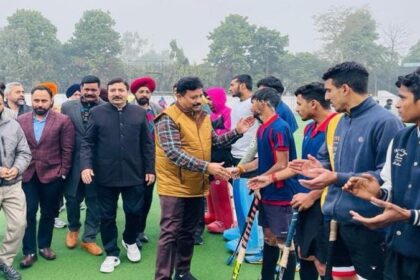 Jalandhar News: विधायक रमन अरोड़ा पहुंचे सुरजीत हॉकी स्टेडियम, खिलाड़ियों का हौसला बढ़ाया