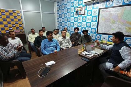 Jalandhar News: जालंधर के MLA रमन अरोड़ा सख्त, प्रापर्टी टैक्स अधिकारियों की लगाई क्लास, कहा- मॉल मालिकों से क्यों नहीं वसूल किया जा रहा है टैक्स, अफसरों का दिया 20 दिन का अल्टीमेटम