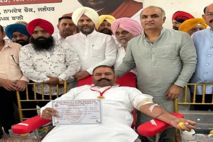 Punjab News: सांसद सुशील रिंकू ने मुख्यमंत्री भगवंत मान के जन्म दिवस पर आयोजित कैंप में किया रक्तदान