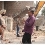 Jalandhar News: जालंधर के Ex MLA के करीबी की इमारत पर निगम ने चलाया बुलडोजर, इमारत मालिक बोला - 17 लाख दिए, फिर भी तोड़ दिया