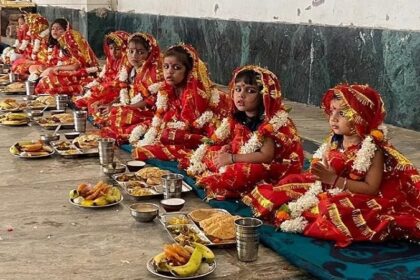 Navratri Kanya Pujan: नवरात्र की महानवमी में एसे करें कन्यापूजन, घर में होगी धन वर्षा