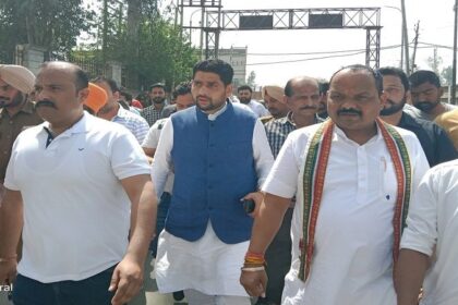 कपूरथला रोड पर धरना दे रहे हिन्दू संगठनों से मिले MLA शीतल अंगुराल, कहा - दोषियों के खिलाफ होगी कठोर कार्रवाई