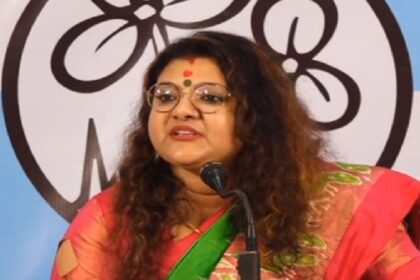 ममता बनर्जी की 'सर्जिकल स्ट्राइक', BJP सांसद की पत्नी को करवाया TMC में शामिल, पति भेजेंगे तलाक का नोटिस