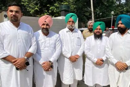 पंजाब के डिप्टी सीएम सुखजिंदर सिंह रंधावा ने हाईवे पर लगाया धरना, पुलिस ने लखीमपुर जाने से रोका