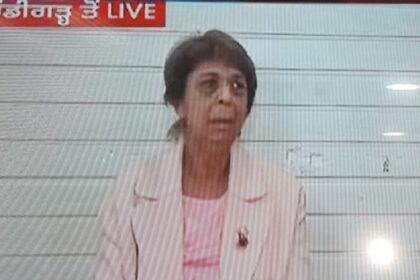 पंजाब की राजनीति में बड़ा धमाका, बहन सुमन तूर ने भाई नवजोत सिद्धू पर लगाए कई सनसनीखेज आरोप, कहा - सिद्धू ने पैसों के लिए मां को घर से निकाला, रेलवे स्टेशन पर लावारिश मौत, पढ़ें बड़ी खबर