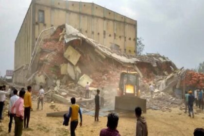 Crime News: कोल्ड स्टोरेज में बड़ा हादसा, इमारत ढहने से दर्जनों लोग दबे, बचाव और राहत कार्य जारी