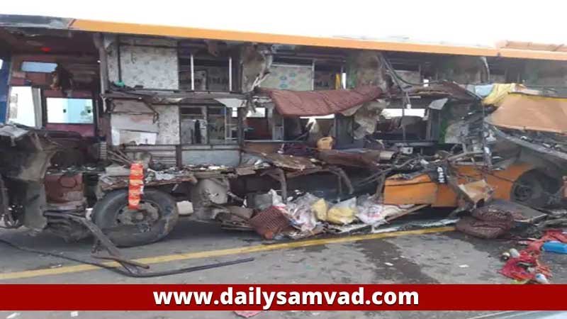 UP Road Accident: भीषण सड़क हादसा, 8 लोगों की मौत, 18 से ज्यादा लोग घायल, चारों तरफ मची चीख पुकार