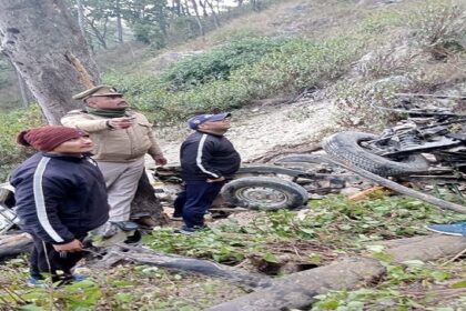 उत्तराखंड में बड़ा हादसा, खाई में वाहन गिरने से अब तक 13 लोगों की मौत, रेसक्यू जारी