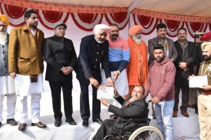 Jalandhar News: जालंधर नगर निगम के सुपरिटैंडेंट विनोद फकीरा उत्कृष्ट कार्यों के लिए सम्मानित