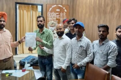 समूह वाल्मीकि समाज ने मुख्यमंत्री के नाम असिस्टेंट कमिश्नर को सौंपा ज्ञापन, रखी ये मांग