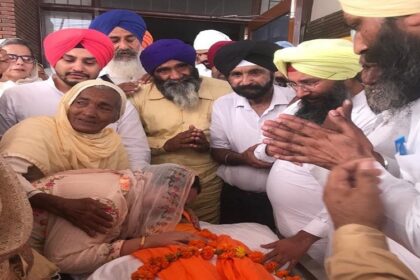 सेवा सिंह सेखवां के अंतिम संस्कार में पहुंचे अकाली दल के वरिष्ठ नेता कुलदीप ओबराय व पूर्व डिप्टी मेयर अरविंदर कौर ओबराय, नम आंखों से दी श्रद्धांजलि