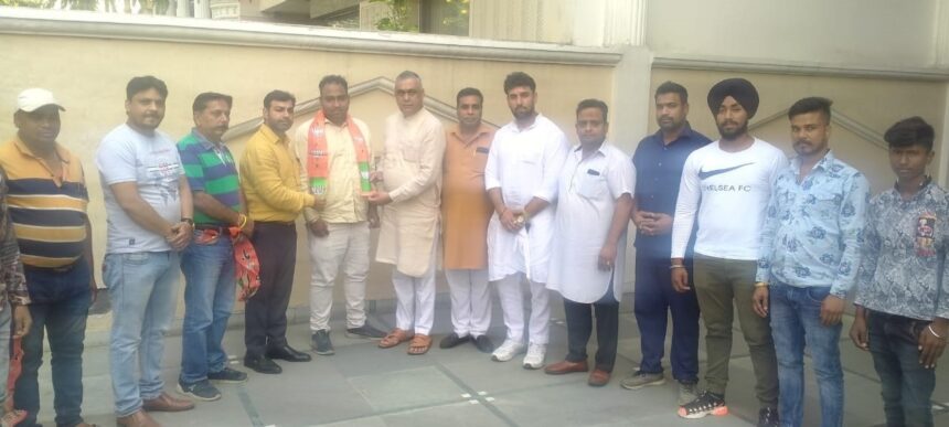 जालंधर नॉर्थ में हैनरी परिवार को बड़ा झटका, बेहद करीबी हितेश भारद्वाज साथियों सहित BJP में शामिल, भंडारी ने किया स्वागत