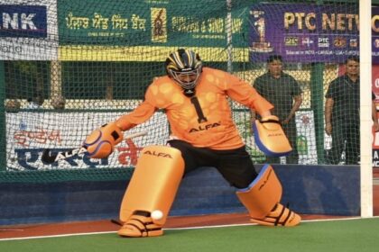 मुख्यमंत्री चरणजीत सिंह चन्नी बने गोलकीपर, खेल मंत्री परगट सिंह ने दागे गोल, जालंधर के हाकी मैदान में अनोखा खेल, देखें VIDEO