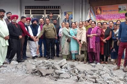 पूर्व सीनियर डिप्टी मेयर भाटिया ने वेस्ट हलके के वार्ड-45 में 60 साल पुरानी समस्या को करवाया हल, लोगों ने भाटिया दंपति का किया धन्यवाद