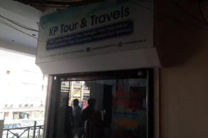 Jalandhar News: पुलिस की मिलीभगत से रद्द लाइसेंस वाले KP Tour & Travels ने खोला दफ्तर, चौकी इंचार्ज और शिकायकर्ता में बहस, भारी हंगामा