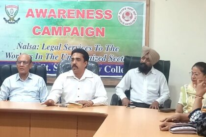 Jalandhar News: सेंट सोल्जर लॉ कॉलेज में असंगठित मजदूरों पर एक दिवसीय जागरूकता शिविर का आयोजन