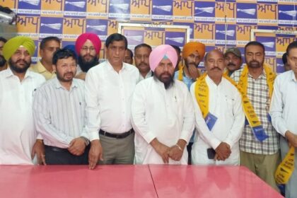 Jalandhar By Poll: आप की नीतियों व मान सरकार के कार्यों से प्रभावित विभिन्न पार्टियों के नेताओं व वर्करों के 'आप' में शामिल होने का सिलसिला लगातार जारी