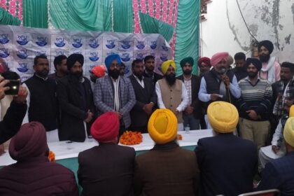 पंजाब : भाजपा को बड़ा झटका, जिला प्रधान समेत कई नेताओं ने BJP छोड़ AAP की झाड़ू थामी