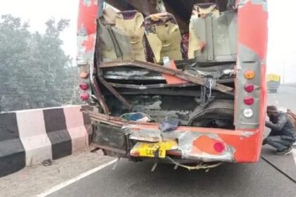 Accident News: श्री दरबार साहिब जा रही स्कूली बच्चों की बस का एक्सीडेंट, दो घायल