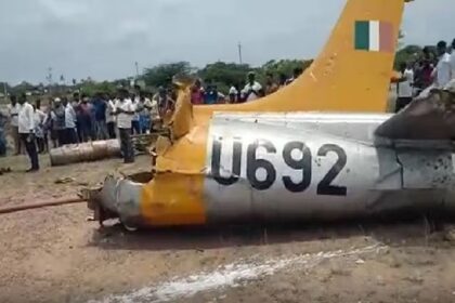 Aircraft Crash: भारतीय वायुसेना का ट्रेनिंग एयरक्राफ्ट क्रैश, दोनों पायलट सुरक्षित