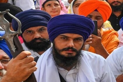 Ajnala Clash: अजनाला हिंसा के बाद बड़ी कार्रवाई, अमृतपाल सिंह के 9 साथियों के हथियार लाइसेंस रद्द