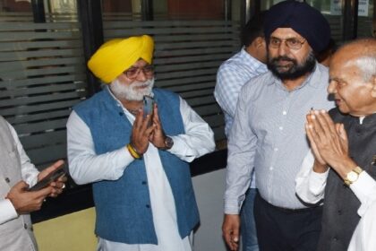 Jalandhar News: अमरजीत अमरी ने राज्यपाल बनवारी लाल पुरोहित से की मुलाकात, पंजाब की बिगड़ती कानून व्यवस्था पर जताई चिंता