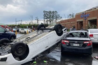 America News: अमेरिका के कई हिस्सों में भीषण तूफान से तबाही, 21 की मौत, 130 से अधिक घायल