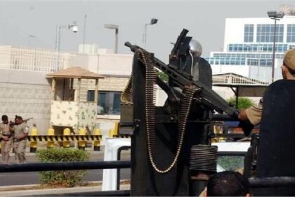 Crime News: अमेरिकी दूतावास के बाहर फायरिंग, सुरक्षा कर्मी की मौत- हमलावर भी ढेर