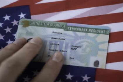 American Green Card: अमेरिका में ग्रीन कार्ड का इंतजार कर रहे 10.5 लाख भारतीयों को झटका! पढ़े