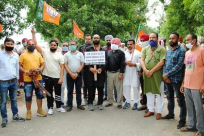 भारतीय जनता युवा मोर्चा ने MLA चौधरी सुरेंद्र सिंह के घर का किया घेराव, जाने वजह