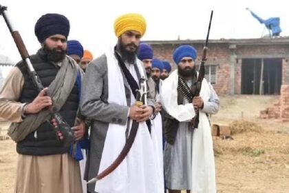 Operation Amritpal: पुलिस की बड़ी कार्रवाई, अमृतपाल का गनमैन गिरफ्तार