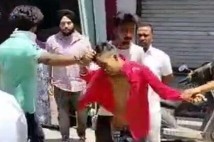 Big Breaking: पंजाब के अनारकली बाजार में दिनदहाड़े गुंडागर्दी का नंगा नाच, लड़के को तलवारों से काटा, देखें VIDEO