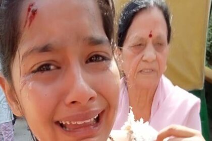 शाबाश अंजलि: जालंधर में मोबाइल छीनकर भाग रहे स्नैचर पर भारी पड़ी बेटी, चोटिल होने के बाद स्नैचर से भिड़ी और एक्टिवा समेत काबू किया