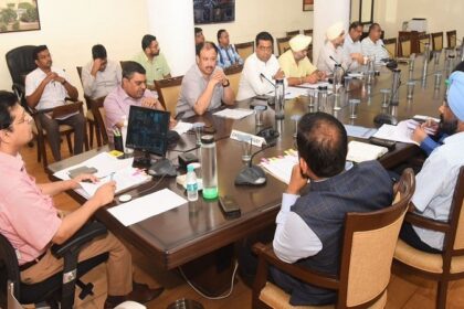 Punjab News: मुख्य सचिव द्वारा आम आदमी क्लीनिकों के काम की समीक्षा