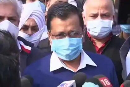 किसान आंदोलन : पंजाब के कांग्रेसी सांसदों ने दिया जंतर-मंतर पर धरना, केजरीवाल पहुंचे सिंघु बार्डर, बोले- मैं CM नहीं, आपका सेवादार हूं