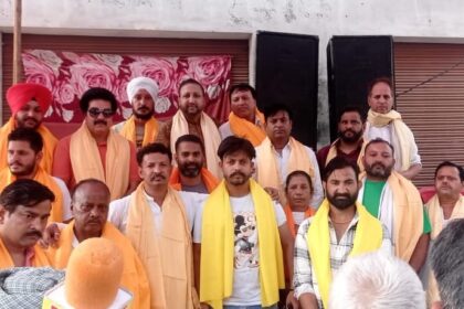 अमृतसर: कबीर यूथ सोसाइटी की तरफ से शोभायात्रा में लगाया गया लंगर