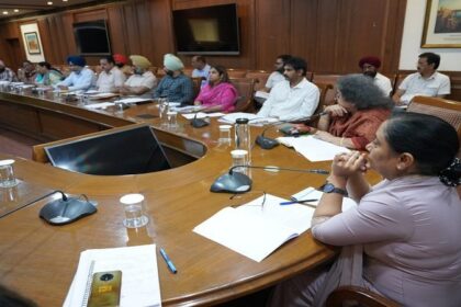 Punjab News: कैबिनेट मंत्री डा. बलजीत कौर ने महिला योजनाओं को लेकर विभिन्न विभागों के साथ की बैठक