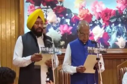 Punjab Cabinet: पंजाब मंत्रीमंडल में शामिल हुए बलकार सिंह और गुरमीत सिंह, राज्यपाल ने दिलाई शपथ, विजीलैंस जांच रुकवाने की सिफारिश निज्जर को ले डूबी, पढ़ें और देखें