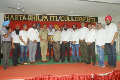 Punjab News: बैस्ट फोटोग्राफर वेलफेयर एसोसिएशन बटाला ने आईडी कार्ड वितरण समारोह करवाया