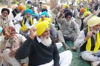 Punjab News: पंजाब में डीसी ऑफिस के बाहर किसानों का प्रदर्शन, दिया अल्टीमेट