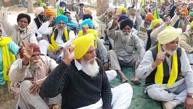 Punjab News: पंजाब में डीसी ऑफिस के बाहर किसानों का प्रदर्शन, दिया अल्टीमेट